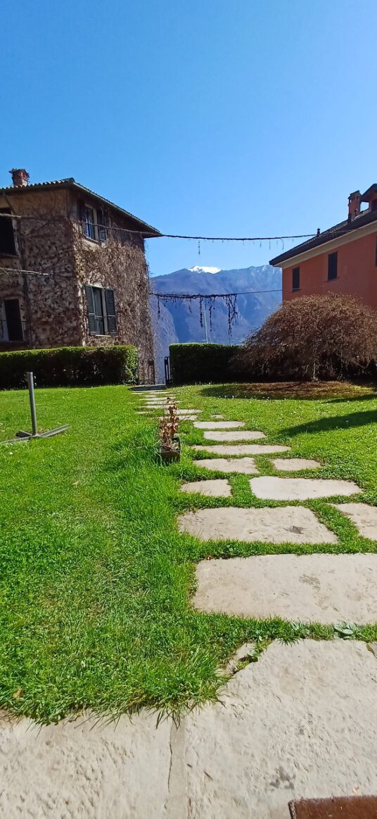 Giardino e ingresso dell’appartamento vacanza Renzo a Bellagio